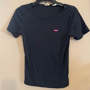 Basic Levi’s tee